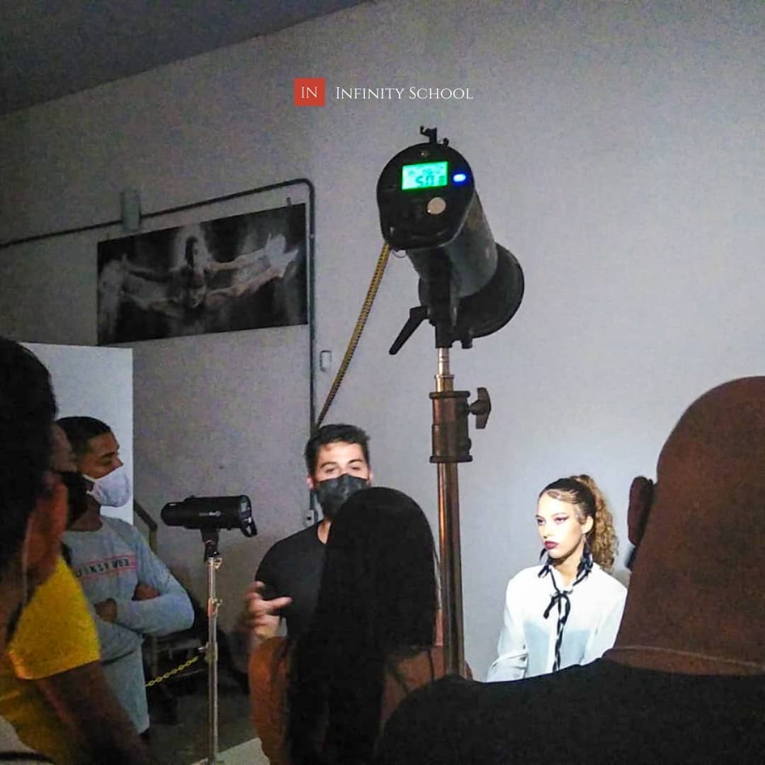 Bastidores de fotografia Infinity School